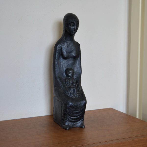 AMPHORA -VANDEWEGHE- beeld 'moeder met kind' in keramiek vintage