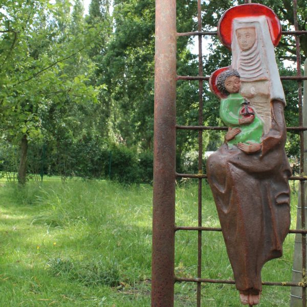 AMPHORA-VANDEWEGHE- 'Madonna met kind' wandkeramiek